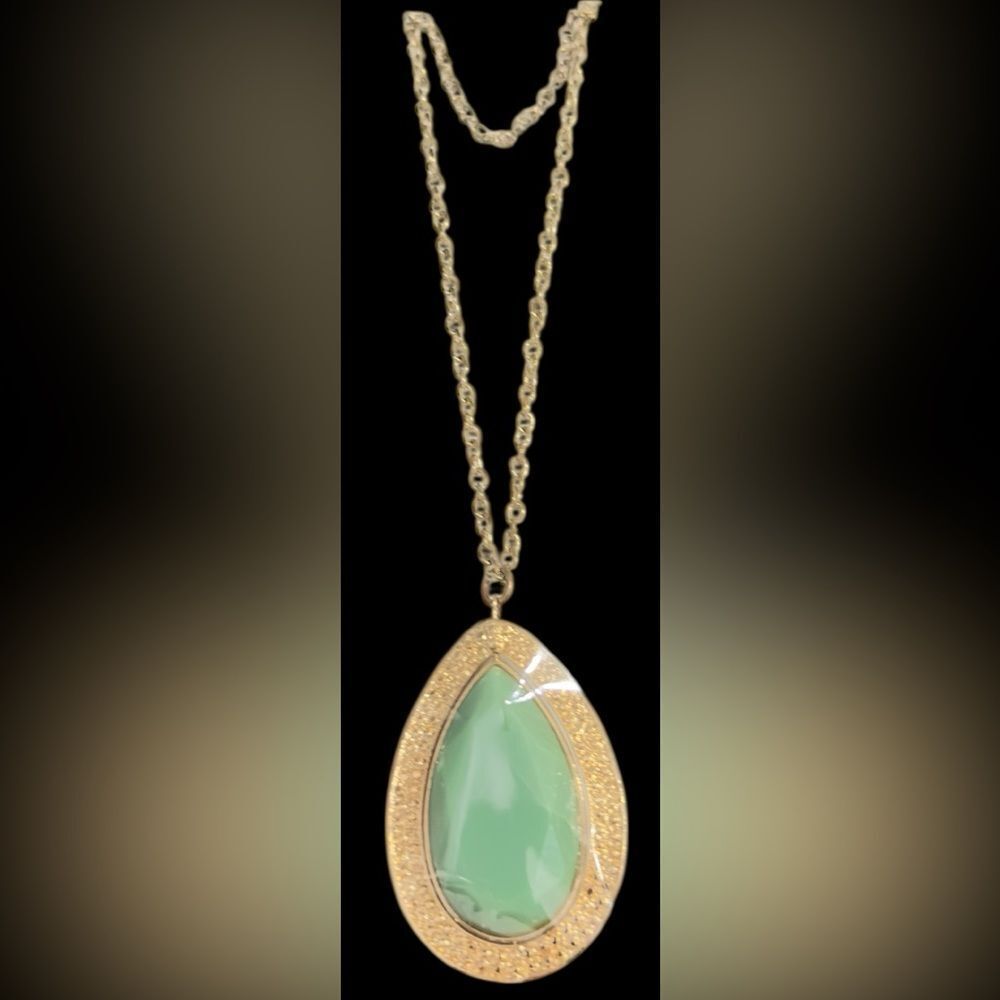 Teardrop Necklace Faceted Pendant Green Faux GemStone Silvertone Chain Modern